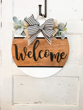 Load image into Gallery viewer, Welcome Wood Door Hanger